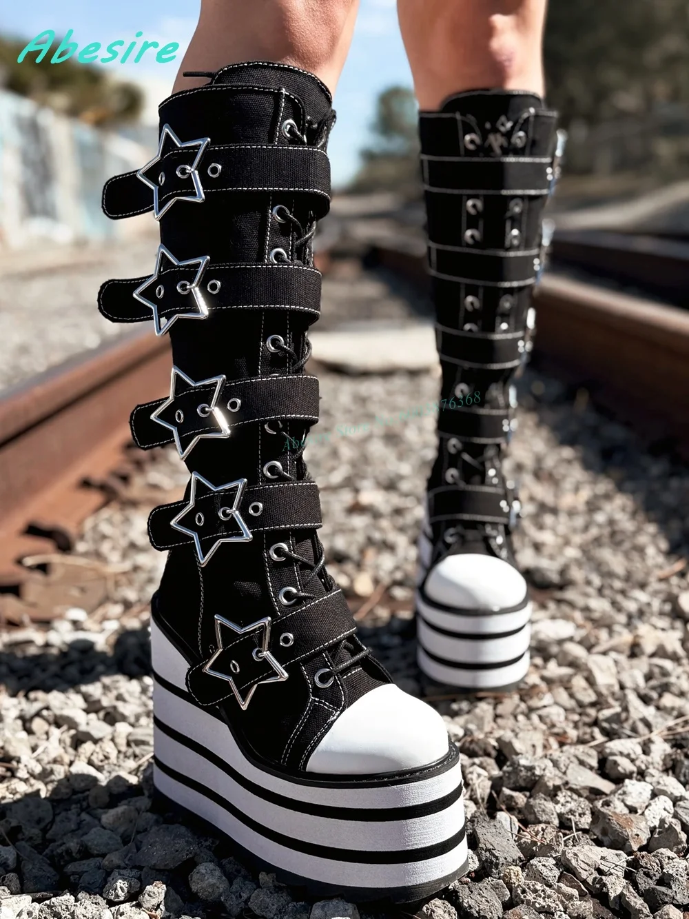 Women'S Fashion Winter 2026 - Yuvarlak Burunlu Platform Beyaz ve Siyah